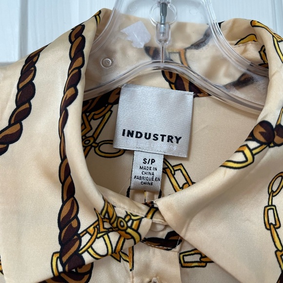NWT Industry Republic Clothing Satin Chain Print Blouse S - Picture 4 of 15